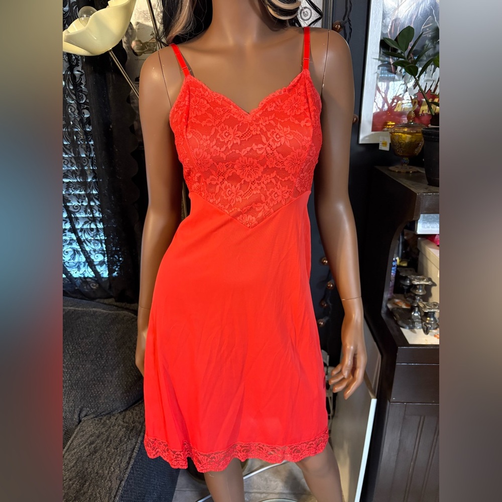 Vintage Vanity Fair Res Lace Slip Dress! (34/Small)